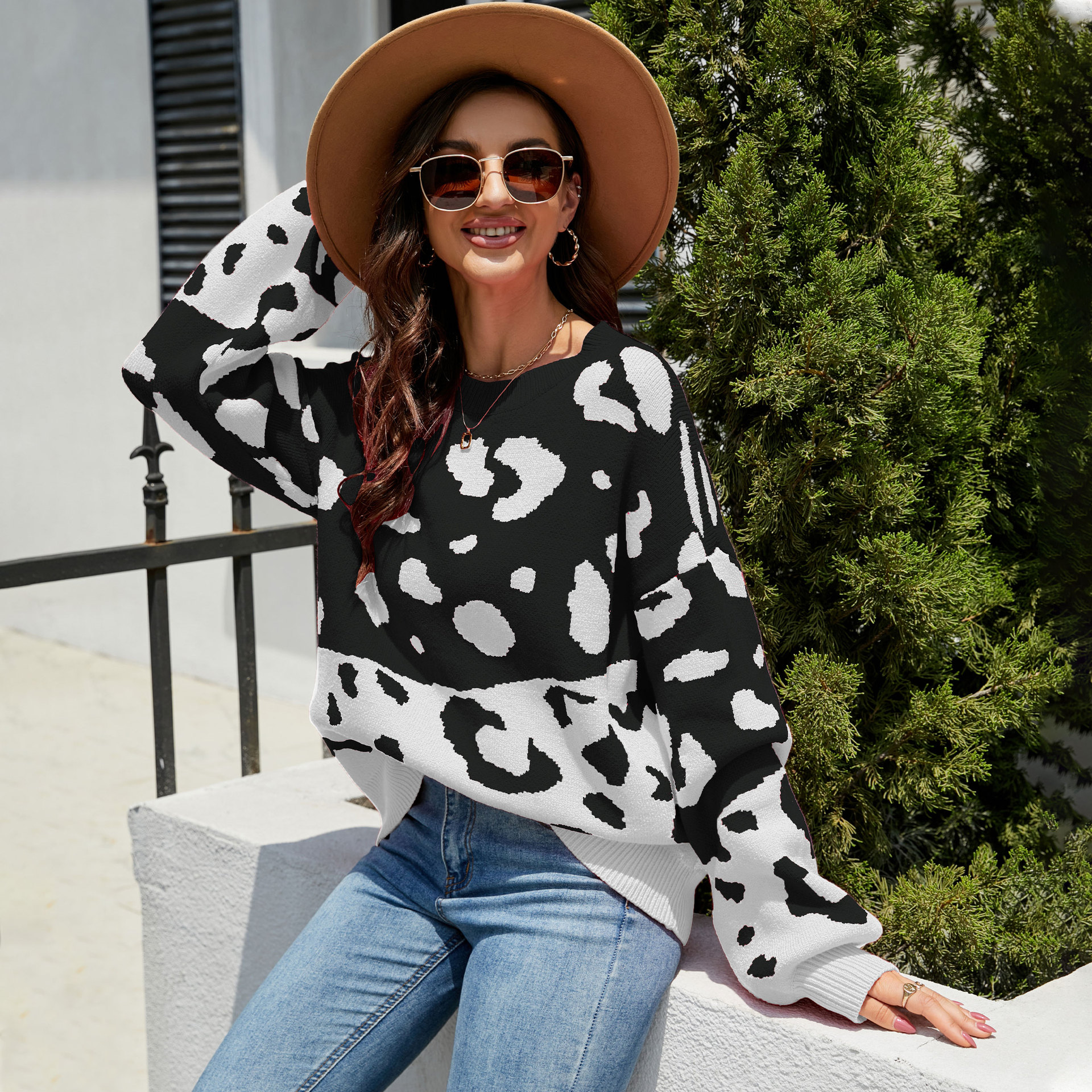 Round Neck Jacquard Leopard Print Fashion Sweater 60 01